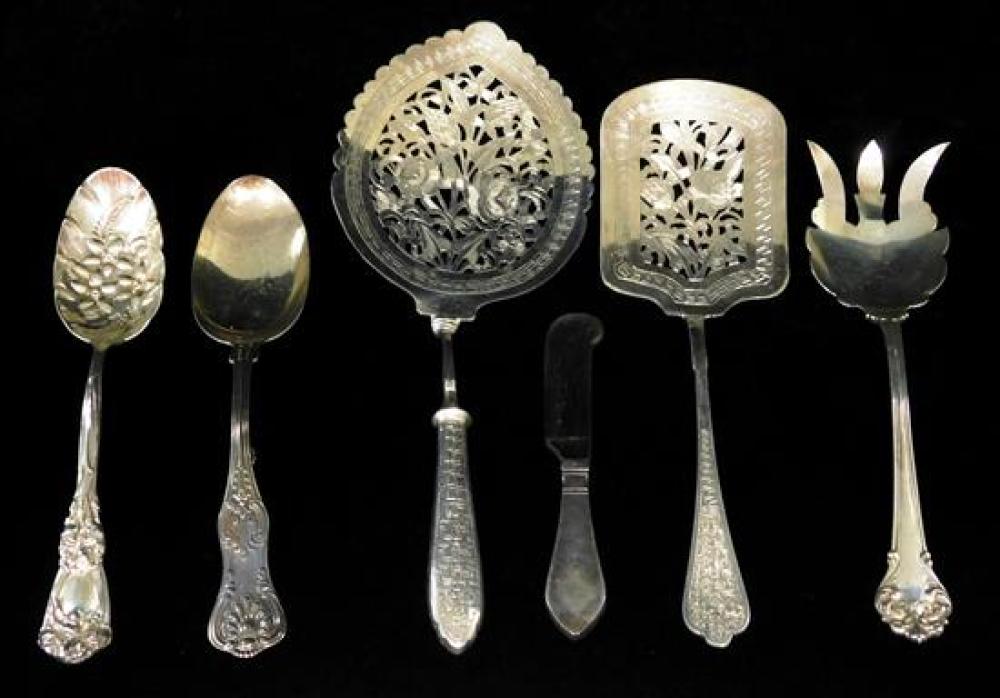 Appraisal: SILVER Assorted serving pieces six total including sterling three tine