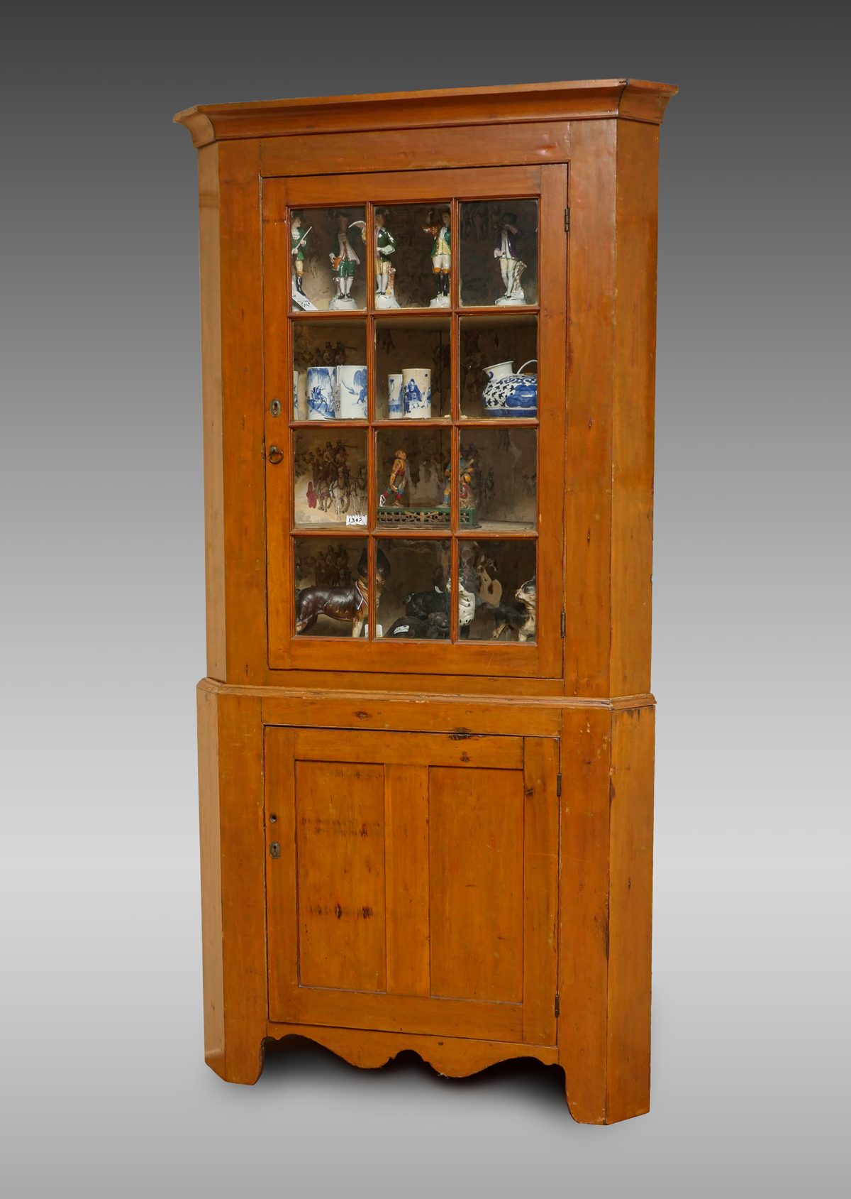 Appraisal: EARLY TH C PENNSYLVANIA CORNER HUTCH Early th century Pennsylvania