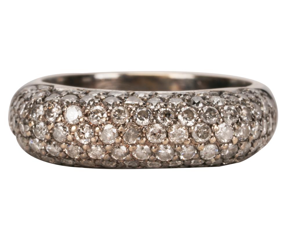 Appraisal: ST ETIENNE KARAT GOLD DIAMOND RINGcontaining full-cut diamonds Light Grey