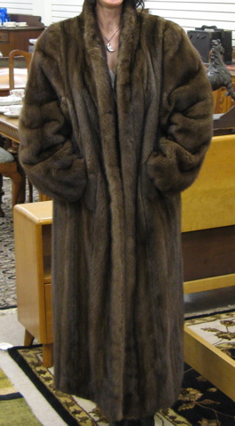 Appraisal: A LADY'S FULL LENGTH MINK COAT dark brown fur having