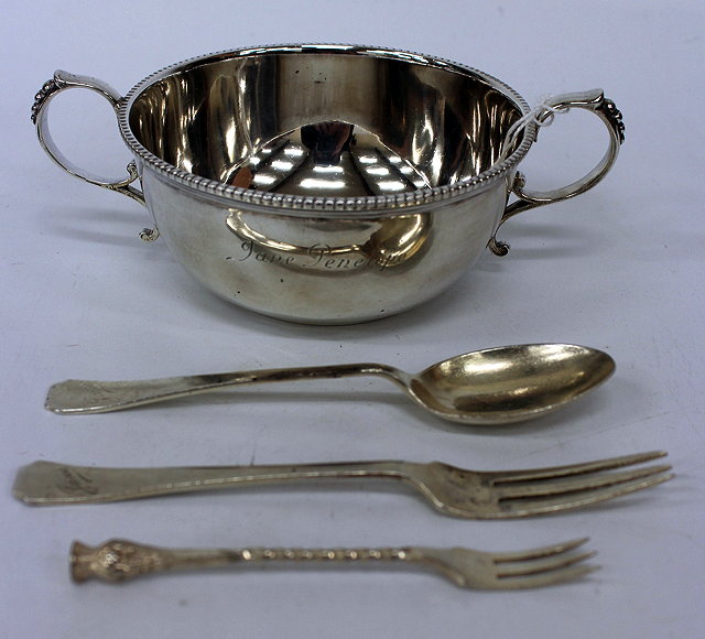 Appraisal: A MID TH CENTURY SILVER PORRINGER with beaded edge and