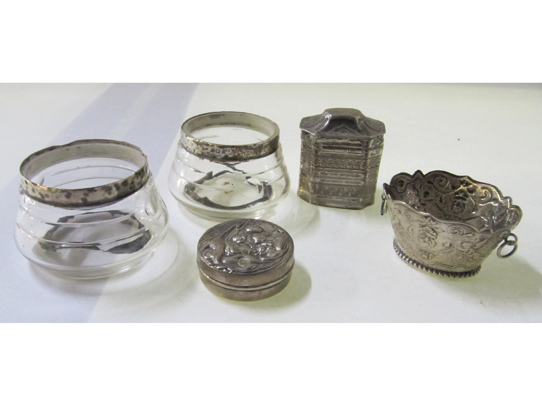 Appraisal: A lot comprising a pair of silver mounted glass salts