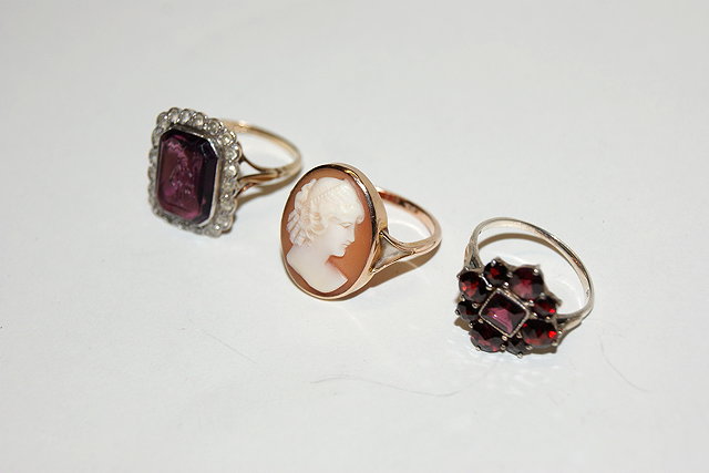 Appraisal: A CT GOLD SEAL RING with amethyst setting a ct