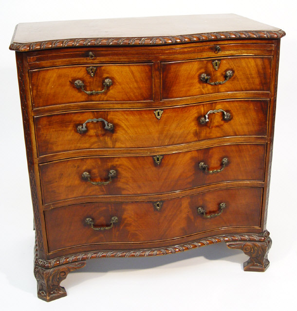 Appraisal: Mahogany serpentine fronted chest the gadrooned top above a brushing