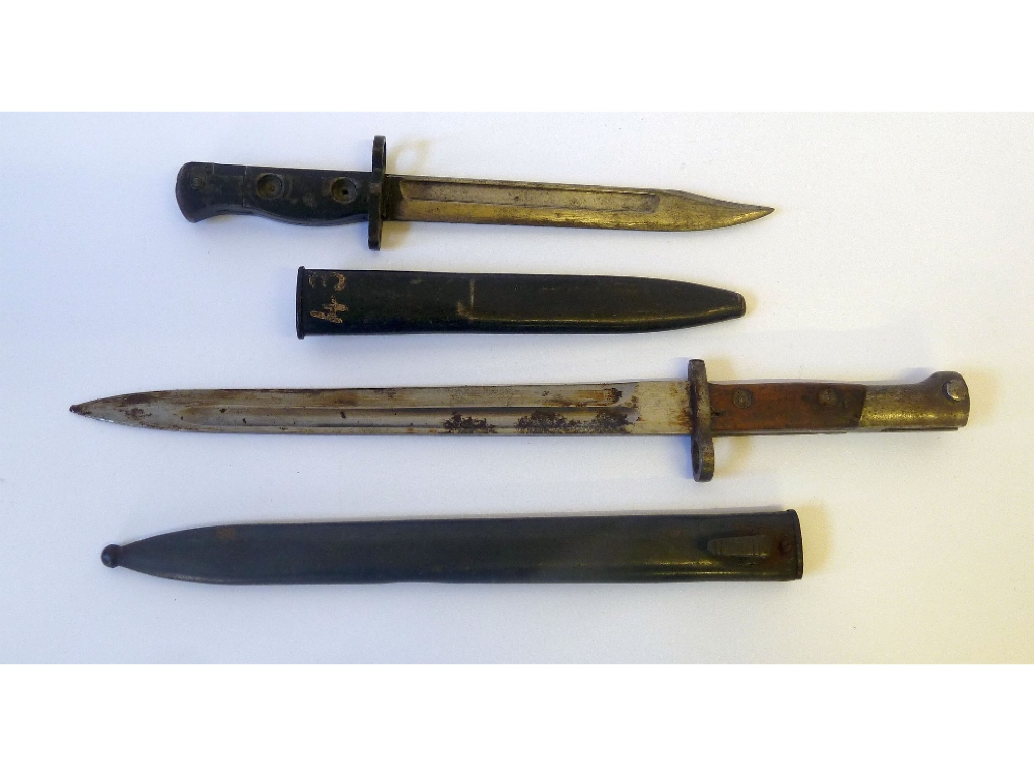 Appraisal: BRITISH CIRCA KNIFE BAYONET model No LIA- lacks securing nuts