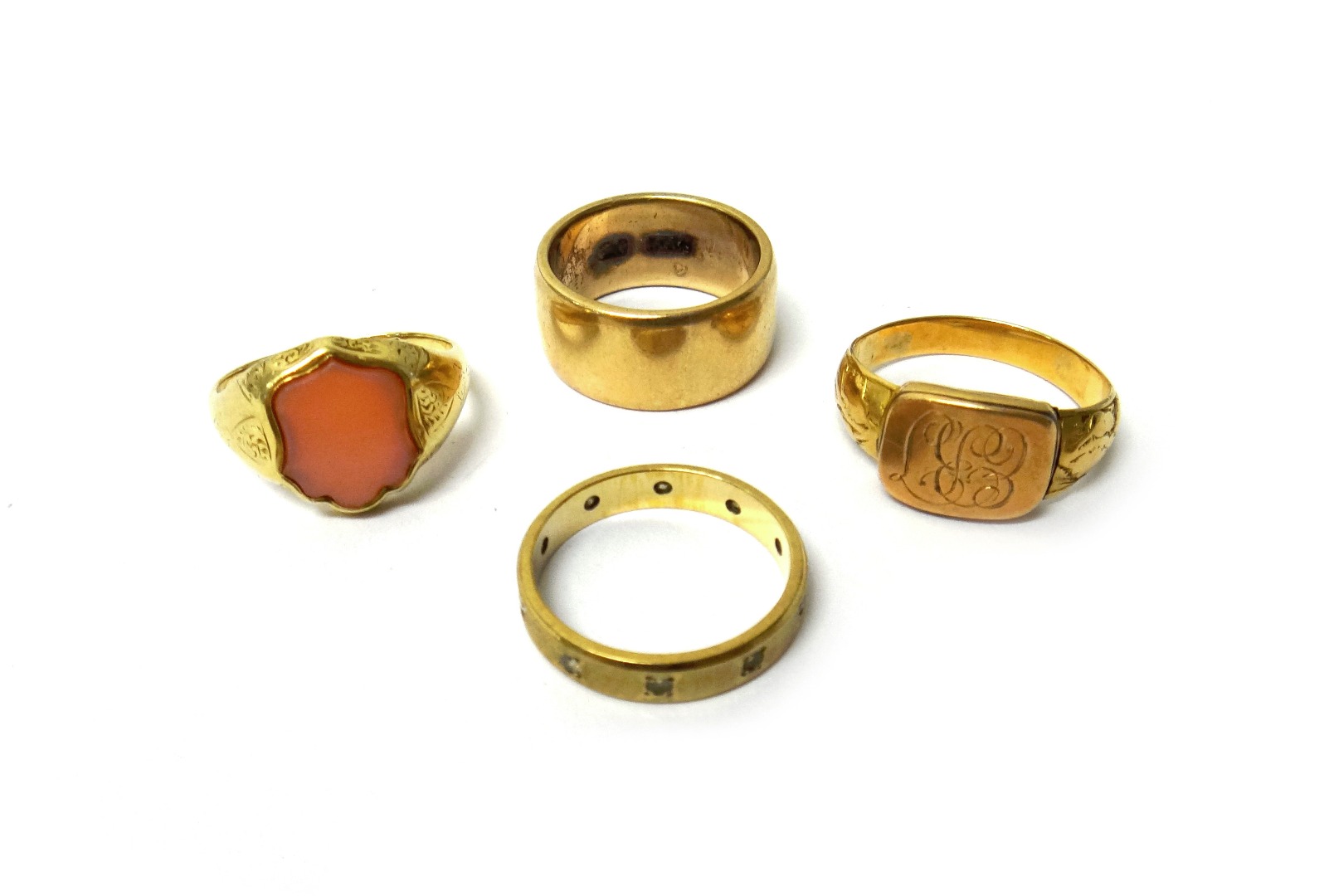 Appraisal: A gold and sardonyx set shield shaped signet ring a