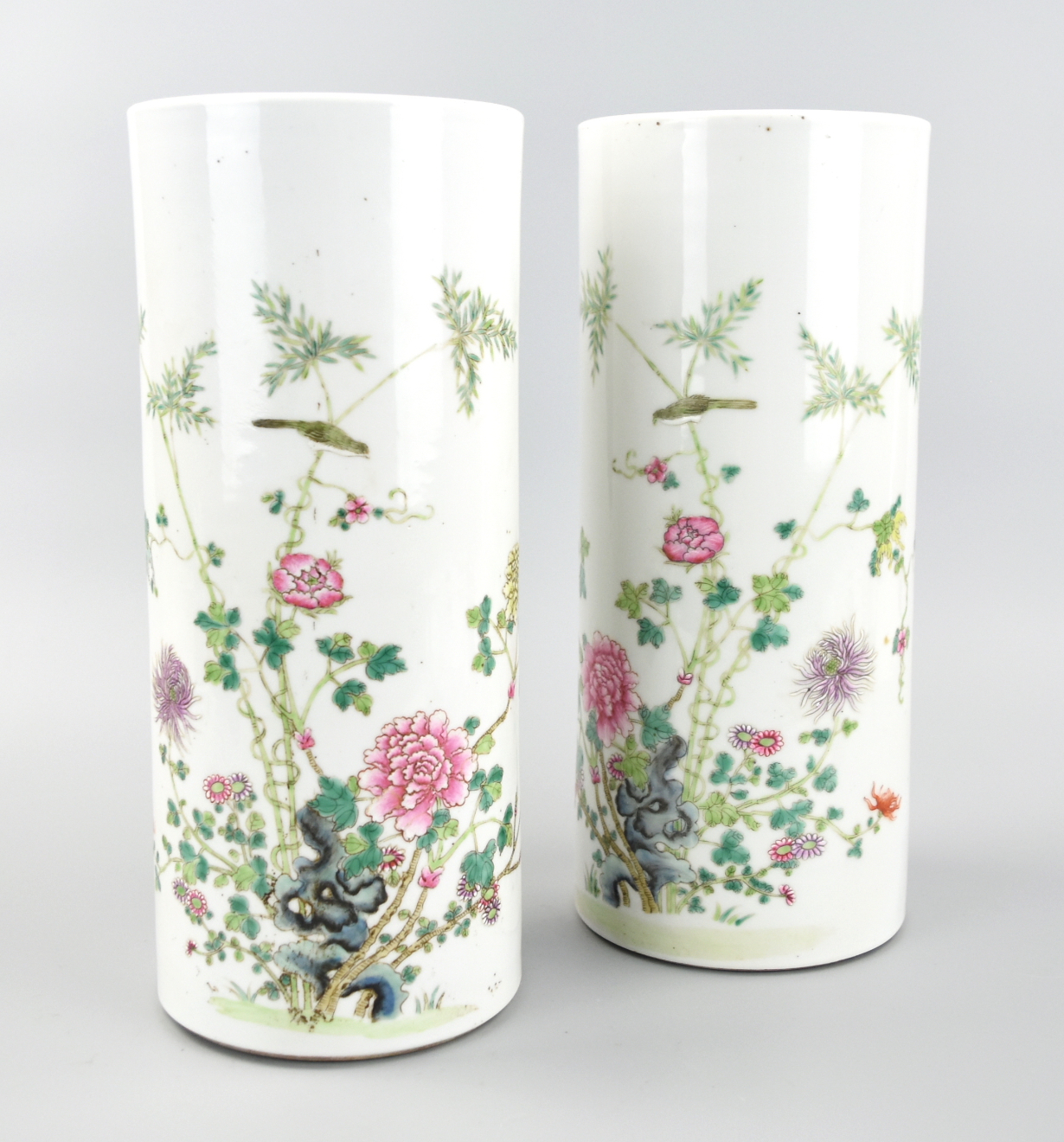 Appraisal: PAIR OF CHINESE FAMILLE ROSE STAND VASE TH C A