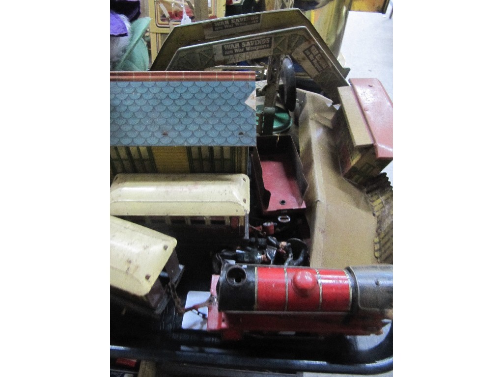 Appraisal: A lot comprising a tray lot of model train engine