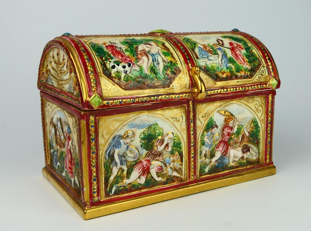 Appraisal: ANTIQUE CAPODIMONTE PORCELAIN CHEST FORM CASKET Antique Capodimonte Italian hand