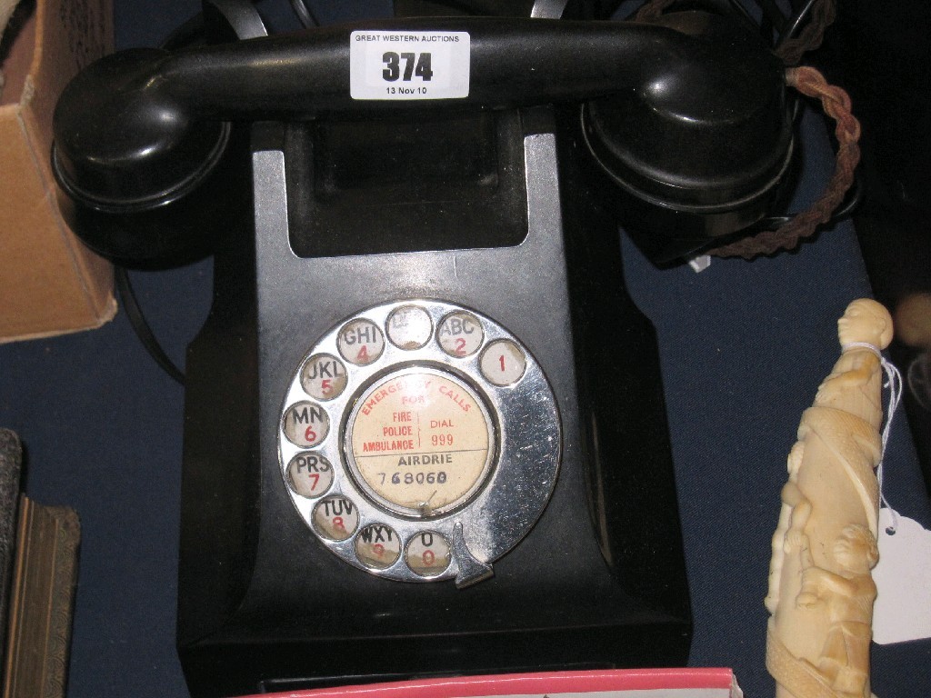 Appraisal: 's black Bakelite telephone