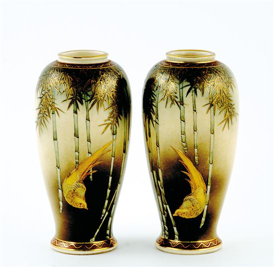 Appraisal: Pair fine Satsuma vases attributed to Kinkozan school Meiji period