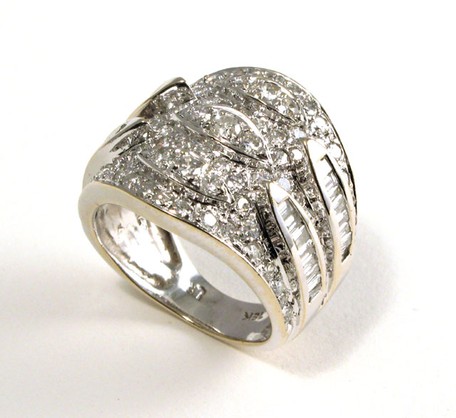 Appraisal: DIAMOND AND EIGHTEEN KARAT WHITE GOLD RING the top half