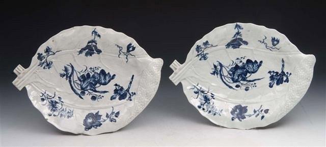 Appraisal: A PAIR OF TH CENTURY WORCESTER PORCELAIN BLUE AND WHITE