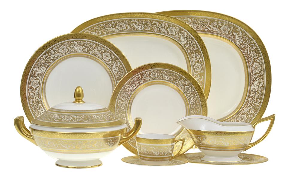 Appraisal: A FINE QUALITY MINTON PORCELAIN DINNER SERVICE