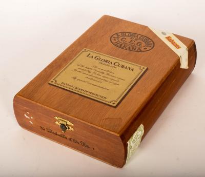 Appraisal: An opened unsealed box of twenty-five La Gloria Cubana M