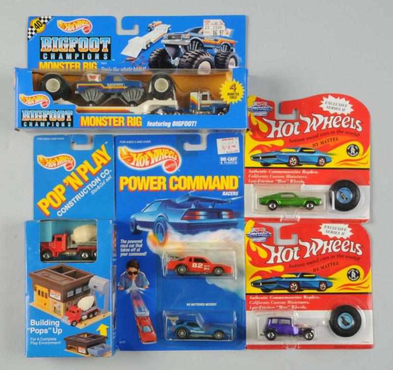 Appraisal: Lot of Mattel Hot Wheels Assorted Vehicles Description Includes Pop