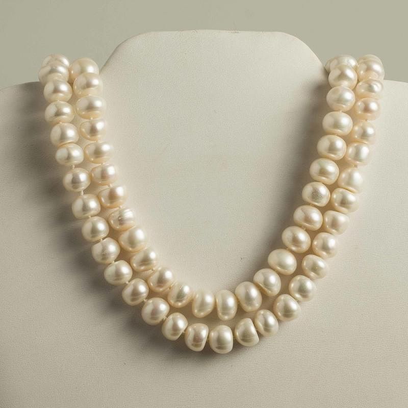 Appraisal: Corn Freshwater k Pearl Necklace Corn freshwater pearl necklace with