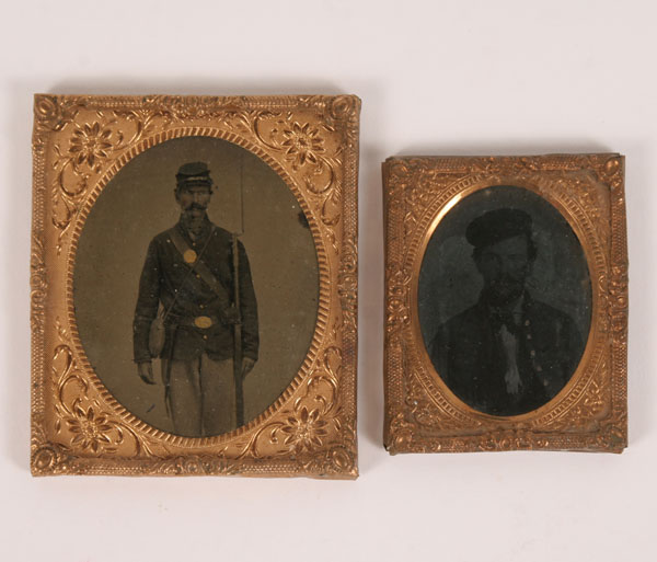 Appraisal: Civil War photography ambrotype of soldier in uniform coat tintype