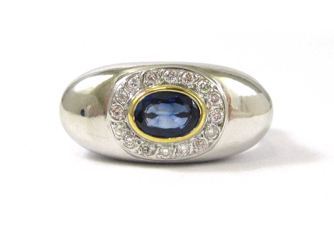 Appraisal: SAPPHIRE DIAMOND AND EIGHTEEN KARAT GOLD RING The white gold