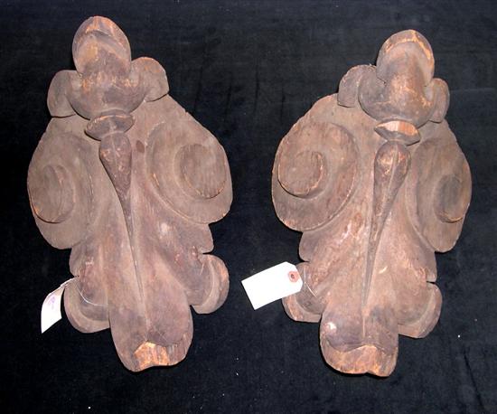 Appraisal: Pair of th C carved architectural mounts leaves and scrolls