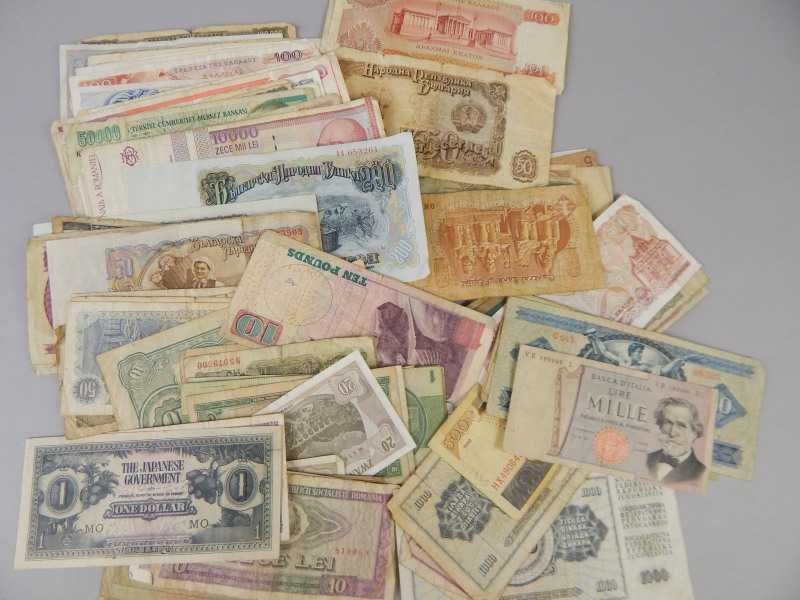 Appraisal: A collection of World bank notes various countries to include