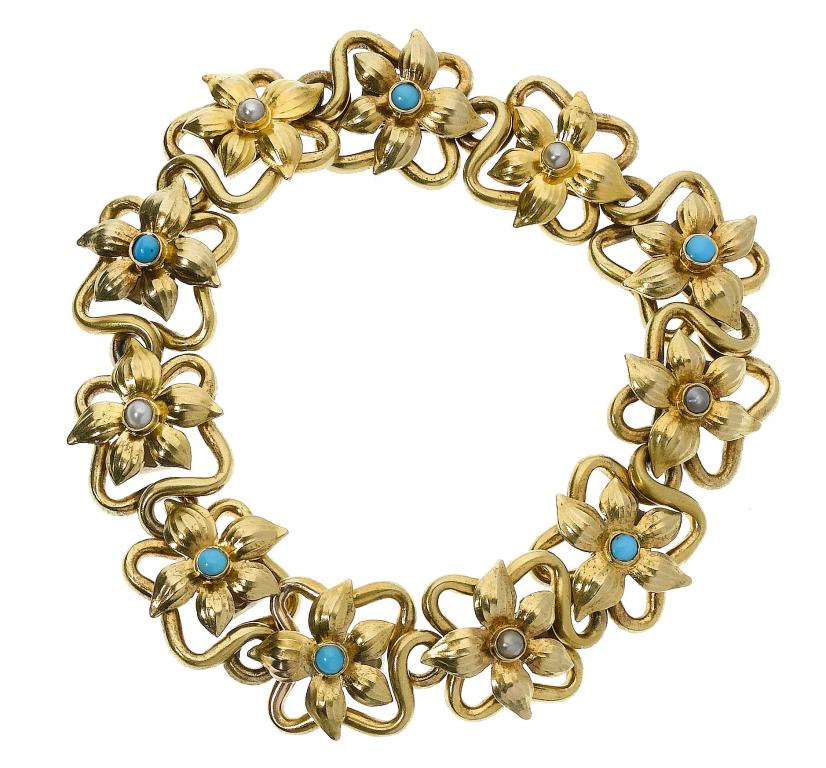 Appraisal: A GOLD BRACELET designed as a row of flowerheads alternately