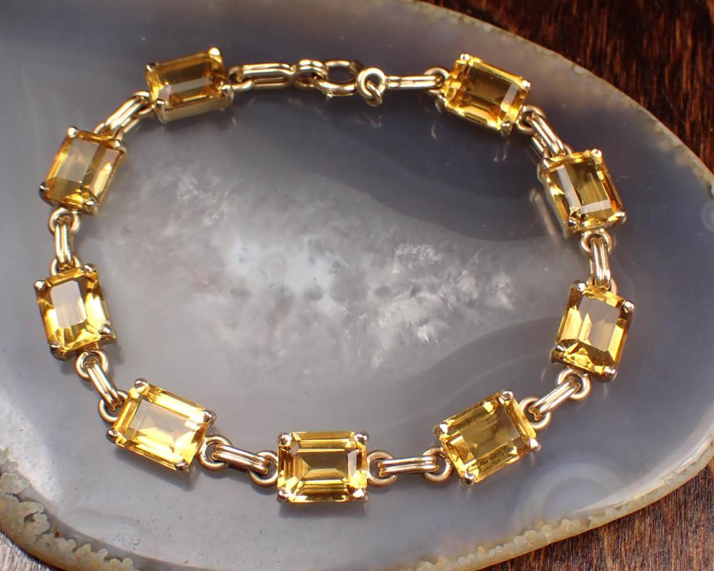 Appraisal: CITRINE AND FOURTEEN KARAT GOLD BRACELET The yellow gold bracelet