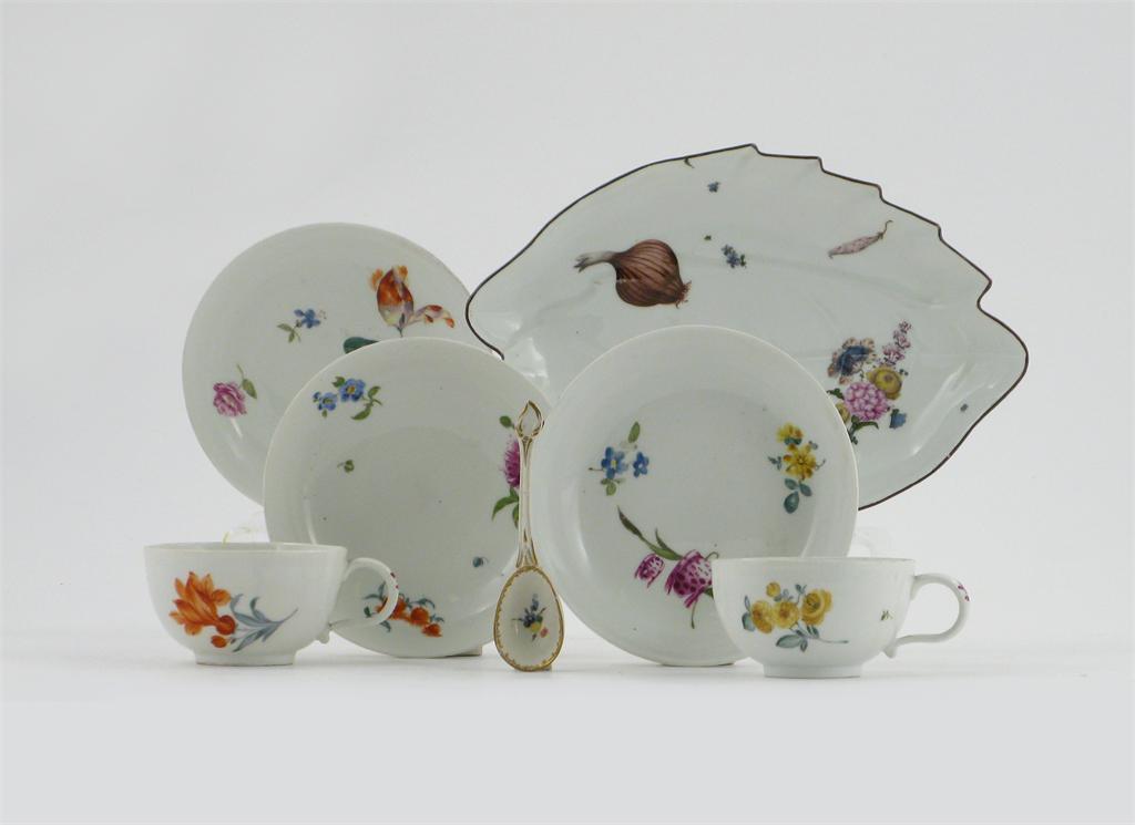 Appraisal: A Meissen double leaf dish