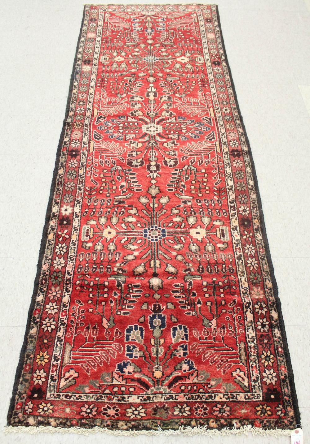 Appraisal: HAND KNOTTED PERSIAN RUG Hamadan region northwest Iran floral Sarouk