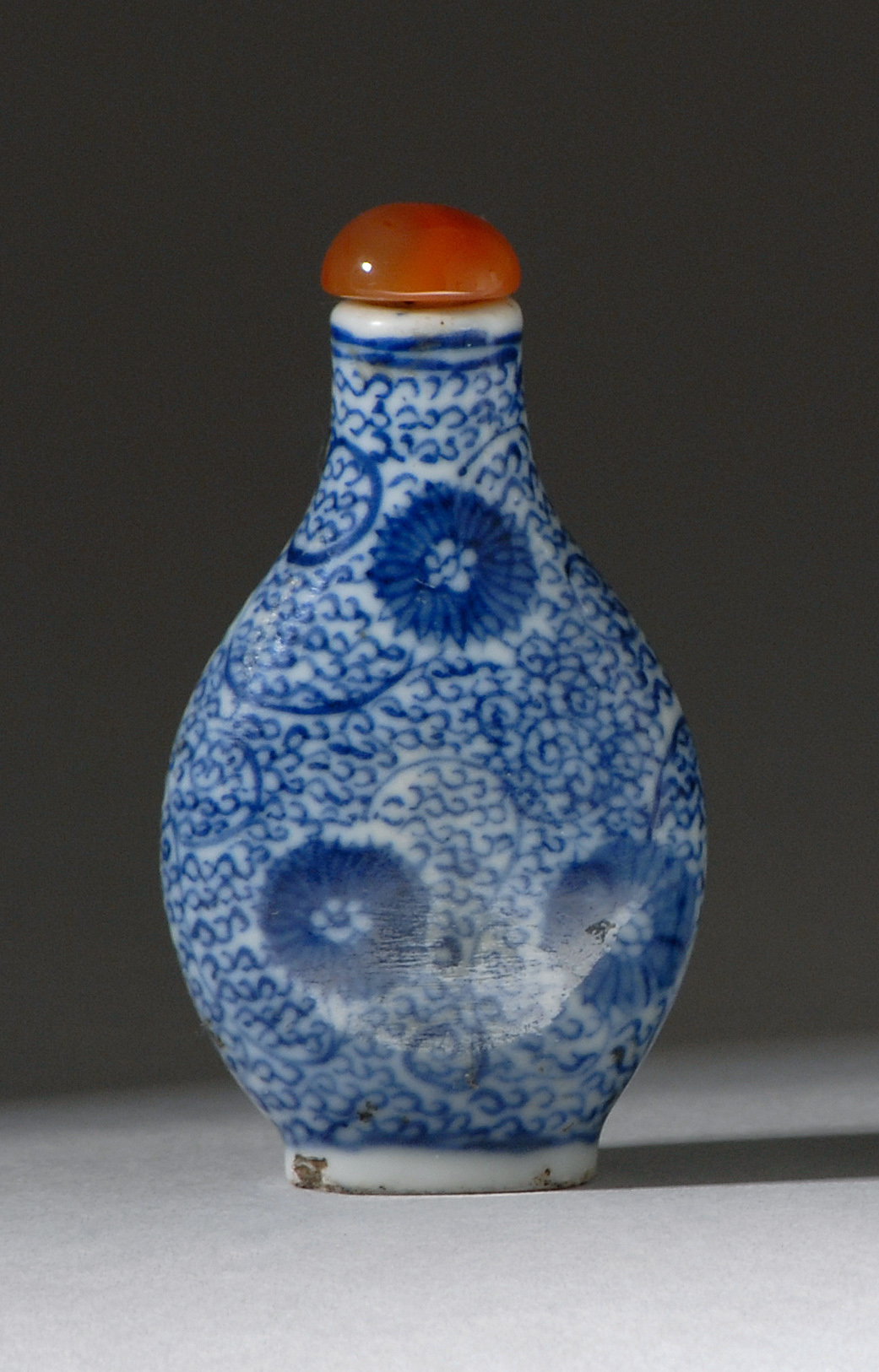 Appraisal: BLUE AND WHITE PORCELAIN SNUFF BOTTLE th CenturyIn pear shape