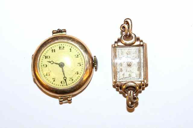 Appraisal: A LADIES CT GOLD WRIST WATCH circular case with enamelled