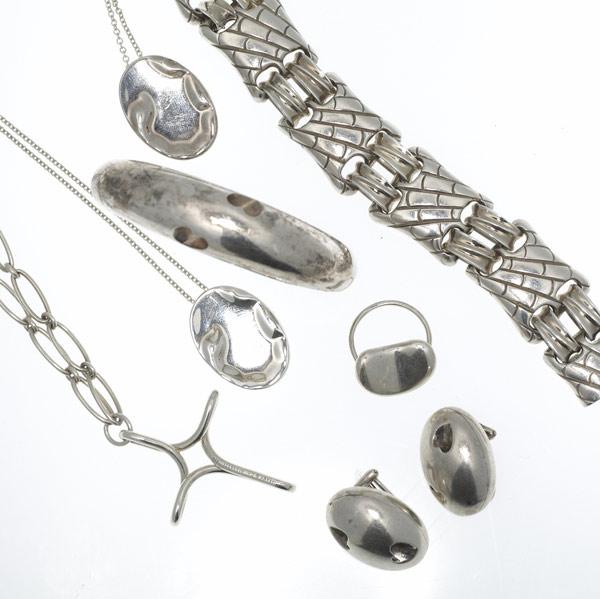 Appraisal: TIFFANY FARAONE Seven pieces of silver jewelry two Elsa Peretti