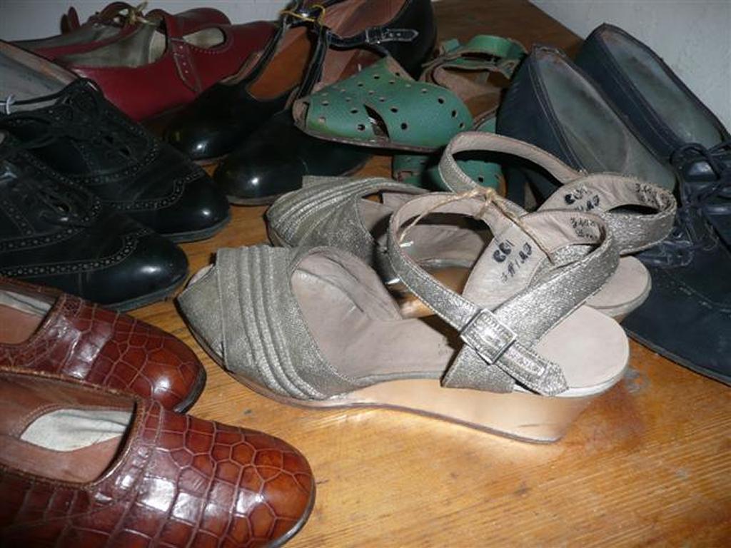 Appraisal: A quantity of 's ladies shoes - various styles and