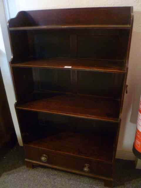 Appraisal: A GEORGIAN MAHOGANY WATERFALL BOOKCASE fitted with three graduated shelves