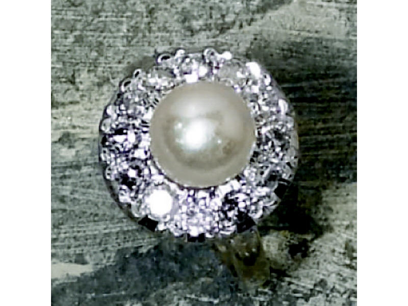 Appraisal: DIAMOND AND PEARL RING White gold lady's ring with round