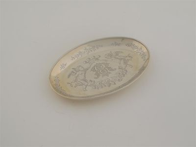 Appraisal: A Victorian oval toilet dish engraved in the centre with