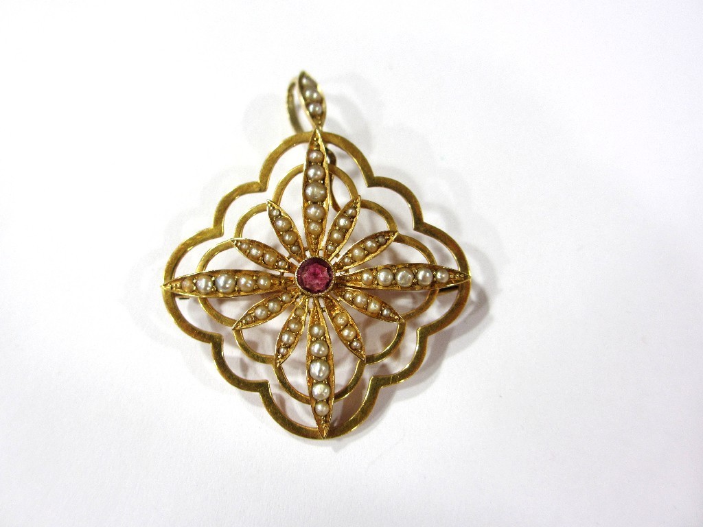 Appraisal: A pretty Victorian ct gold pendant with a large flowerhead