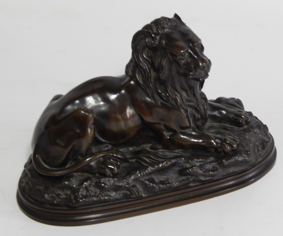 Appraisal: A late thC bronze model of a recumbent male lion