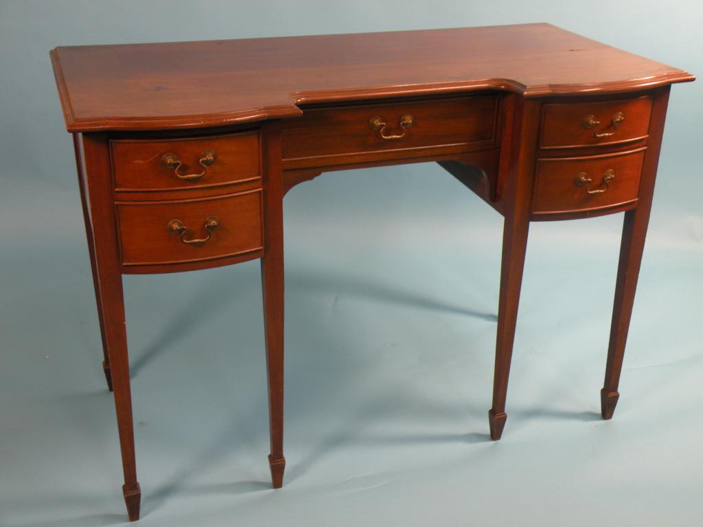 Appraisal: An Edwardian mahogany inverted breakfront dressing table with five drawers