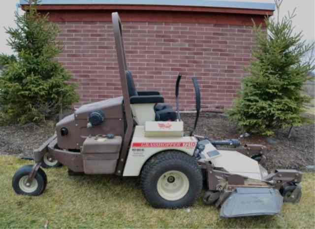 Appraisal: GRASSHOPPER MODEL D MOWERGrass hopper riding lawn mower model d