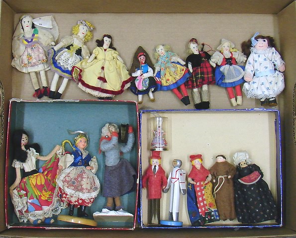 Appraisal: Lot of vintage mini dolls Clothespin dolls Handmade cloth dolls