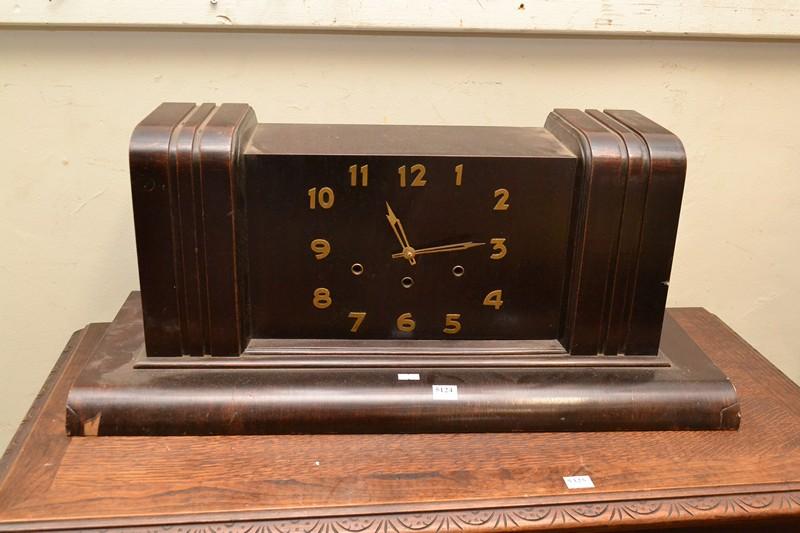 Appraisal: A FRENCH ART DECO MANTLE CLOCK A FRENCH ART DECO