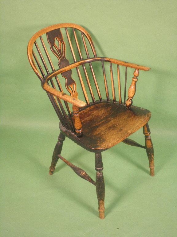 Appraisal: A mid thC ash and elm Windsor armchair with a