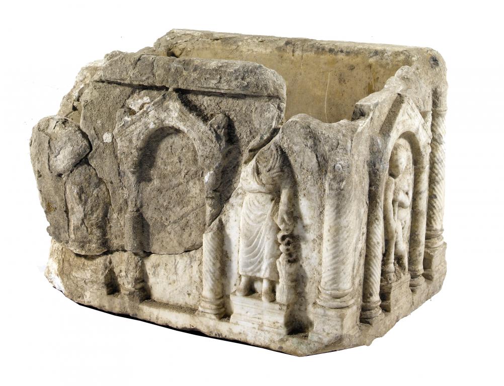 Appraisal: A ROMAN MARBLE SARCOPHAGUS the front carved with an archway