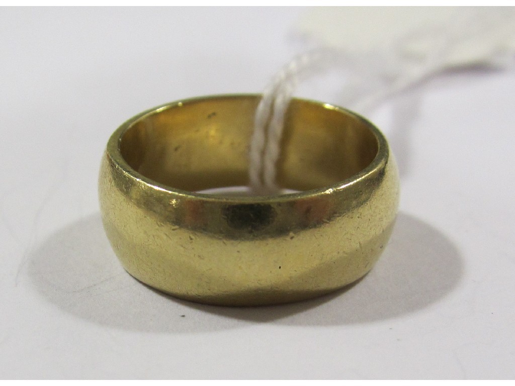 Appraisal: Eighteen carat gold wedding band Approximately gms