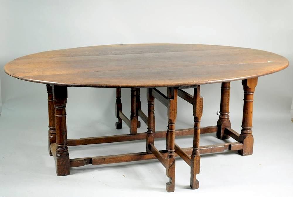 Appraisal: English Oak Gateleg Dining Table English oak gateleg dining table