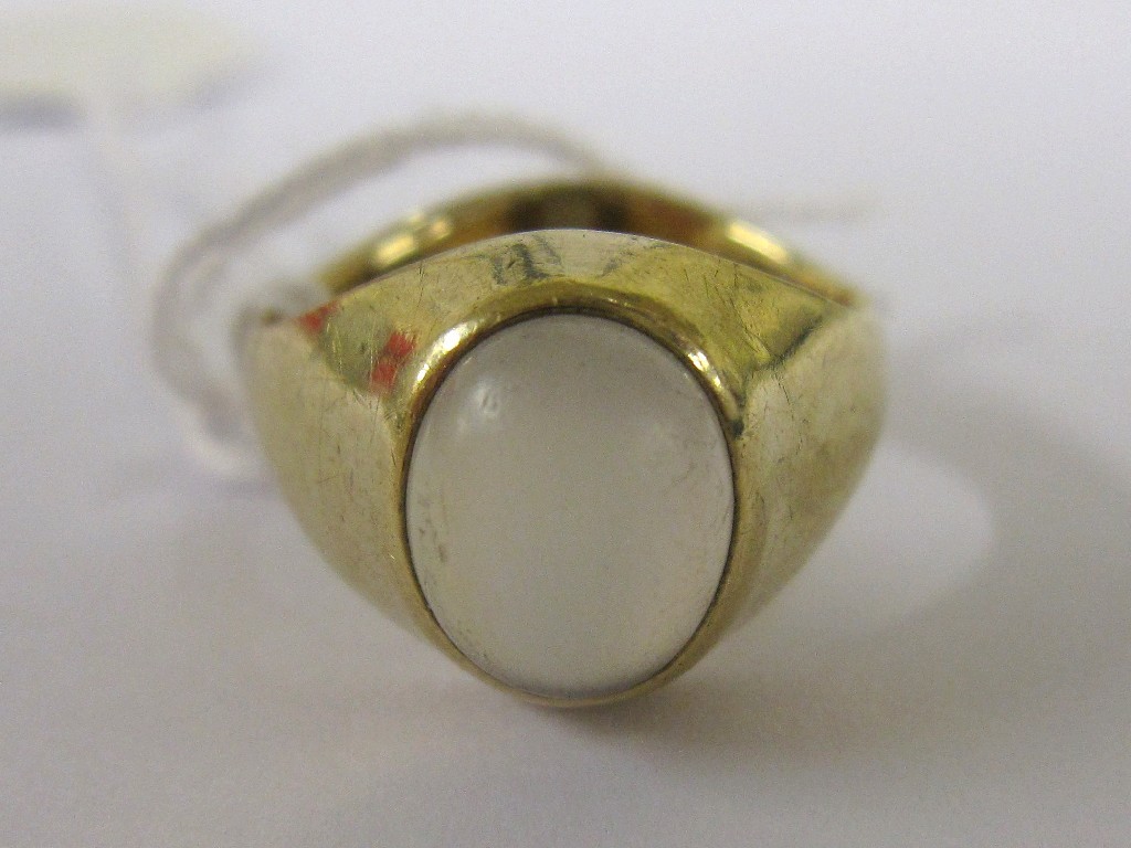 Appraisal: Nine carat gold single stone moonstone ring