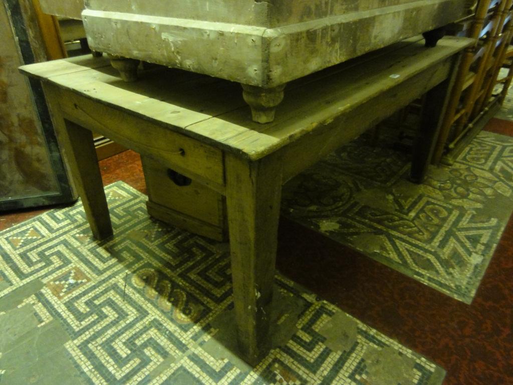 Appraisal: A th century stripped pine kitchen table of rectangular form