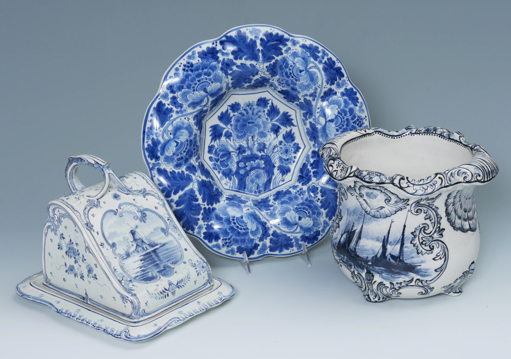 Appraisal: PIECES OF DELFT POTTERY An assembled collection of pieces to