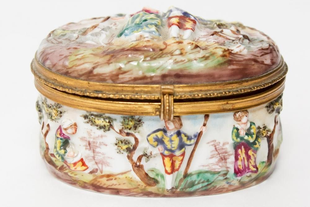 Appraisal: Capodimonte Porcelain Box with Rococo Scene Capodimonte hinged box Italian